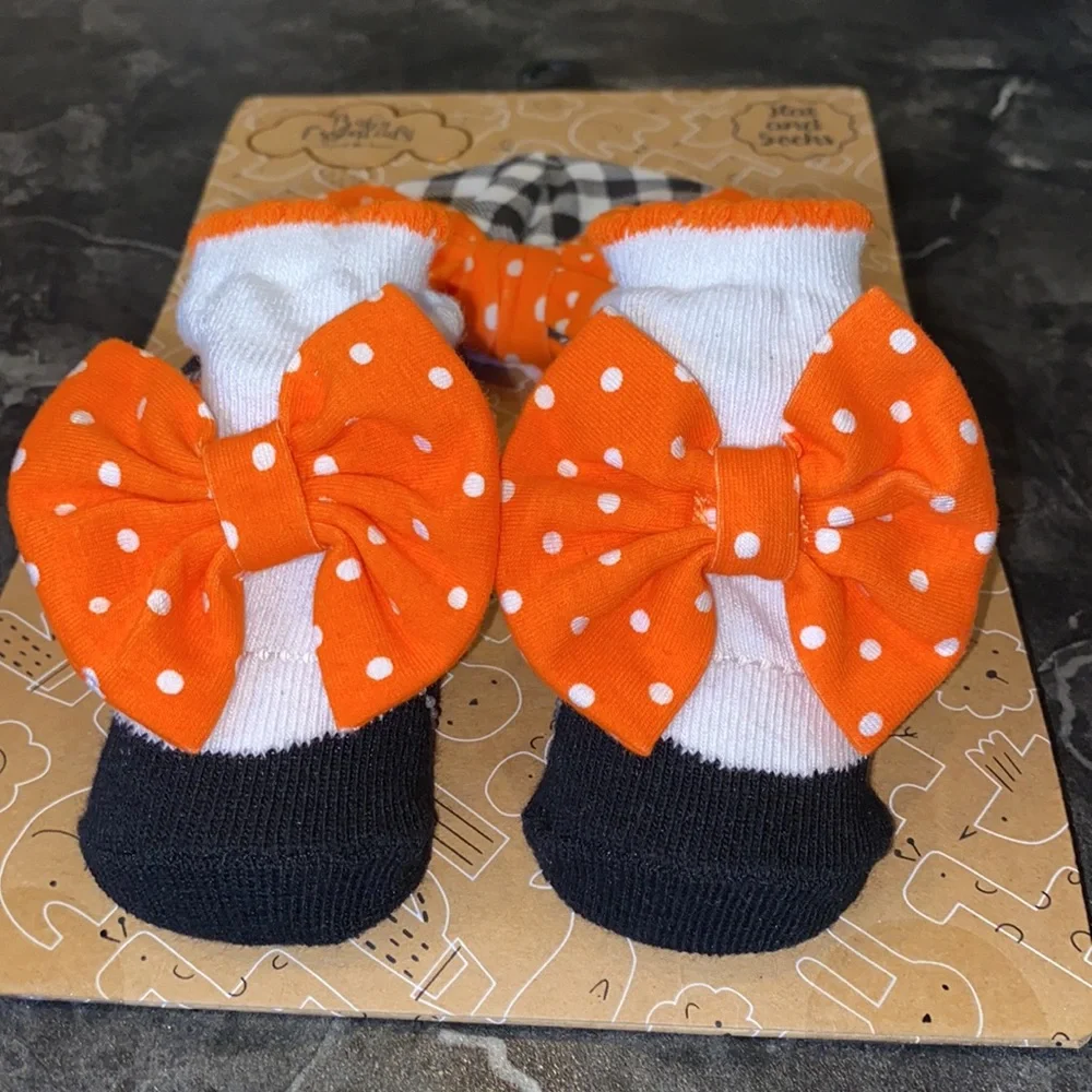 Baby Essentials Fall Hat & Socks Set - Picture 2 of 4